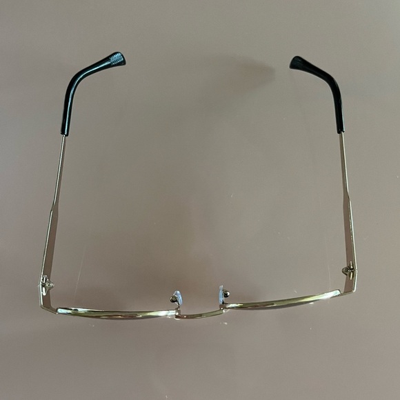 🕶️ Trendy Gold Metal Frame Sunglasses ✨ - Picture 4 of 7